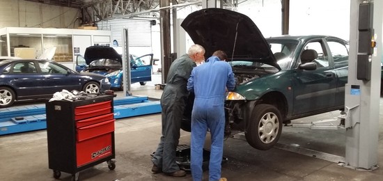 Réparer une voiture